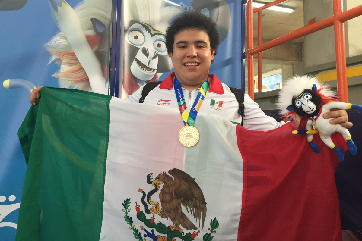 Cierra Medina con bronce en pesas centroamericanas