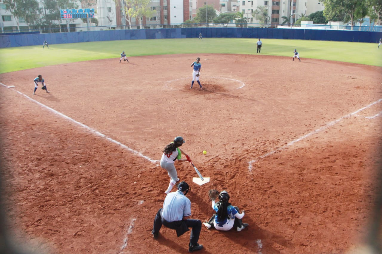 Gana México tercer partido en softbol femenil 