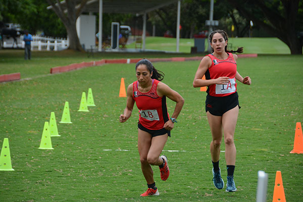 Tamara Vega y Mayan Oliver logran oro en relevos