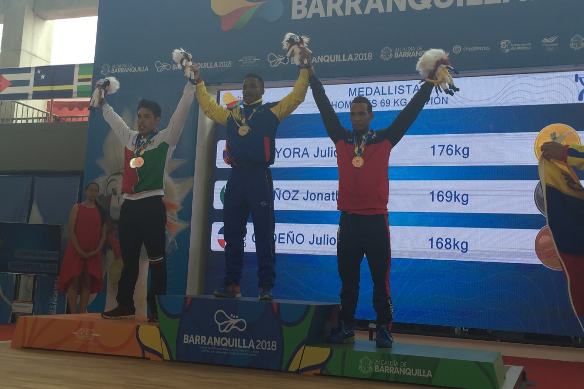 Alza Muñoz preseas de bronce y plata