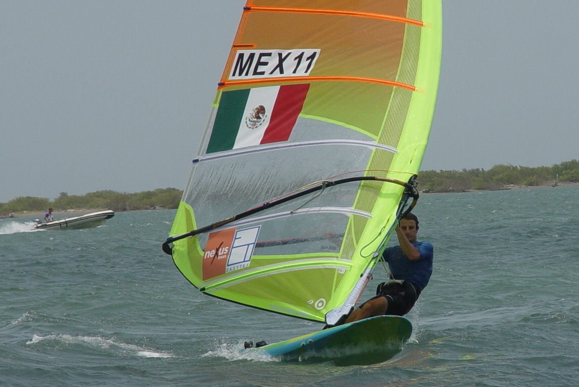 Lucha velerista Berenguer por medalla de plata en windsurf