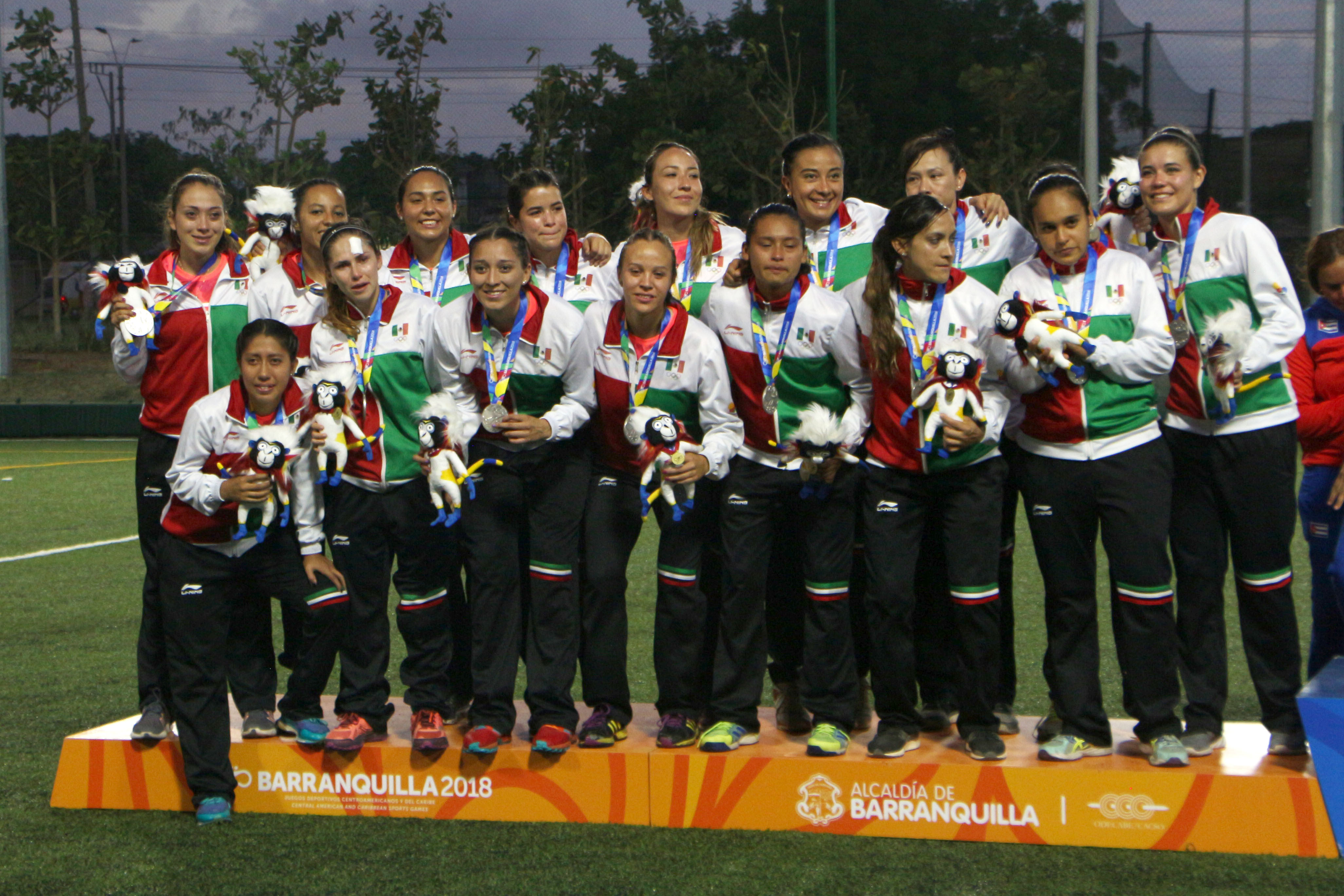 Plata para hockey femenil 