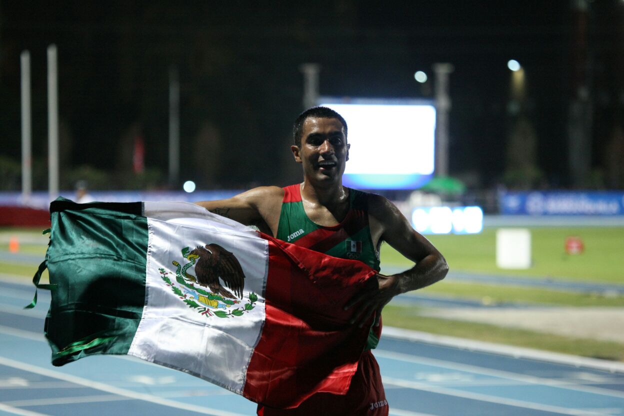 Atletismo abre con dos oros y un bronce; Barrios hace historia