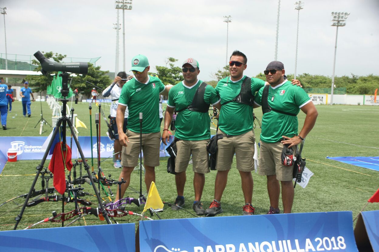 Equipo de recurvo varonil  gana plata