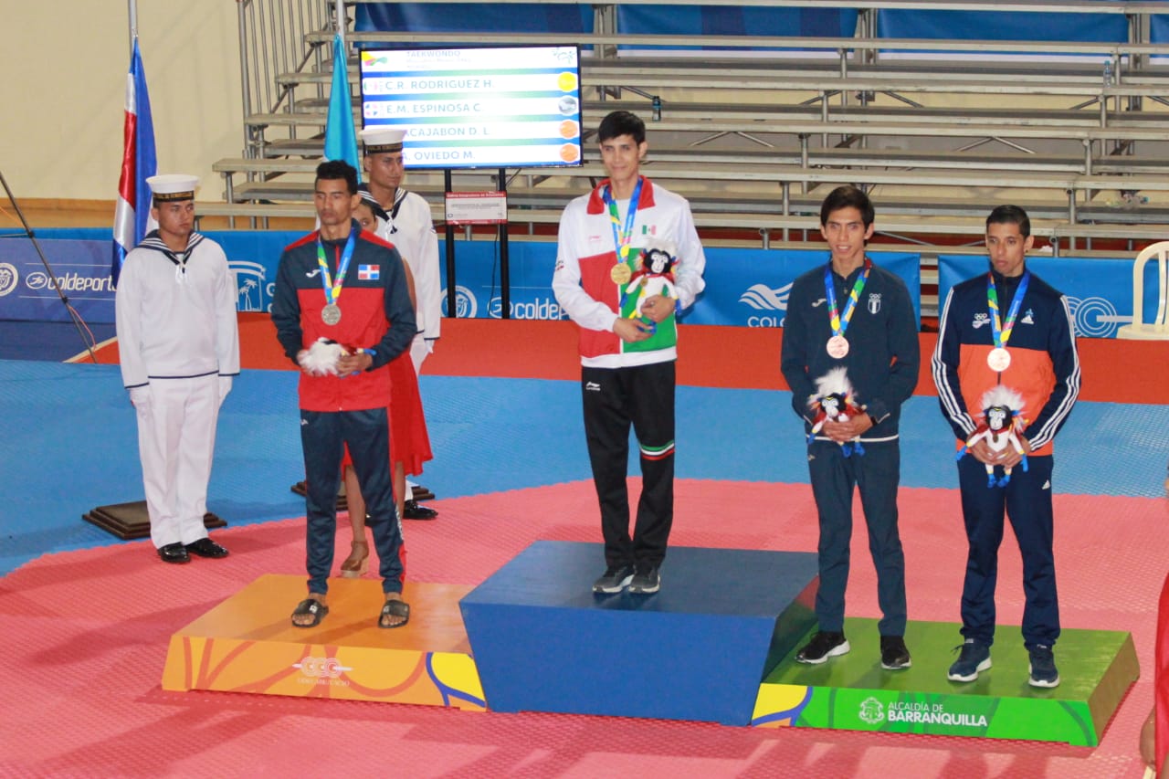 Oro en poomsae y taekwondo