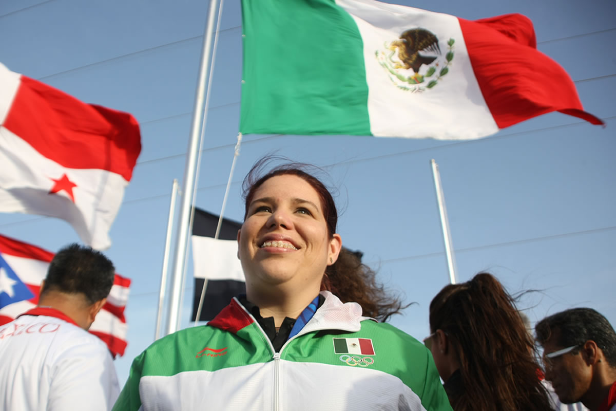 Preparada Zavala para portar bandera en desfile 