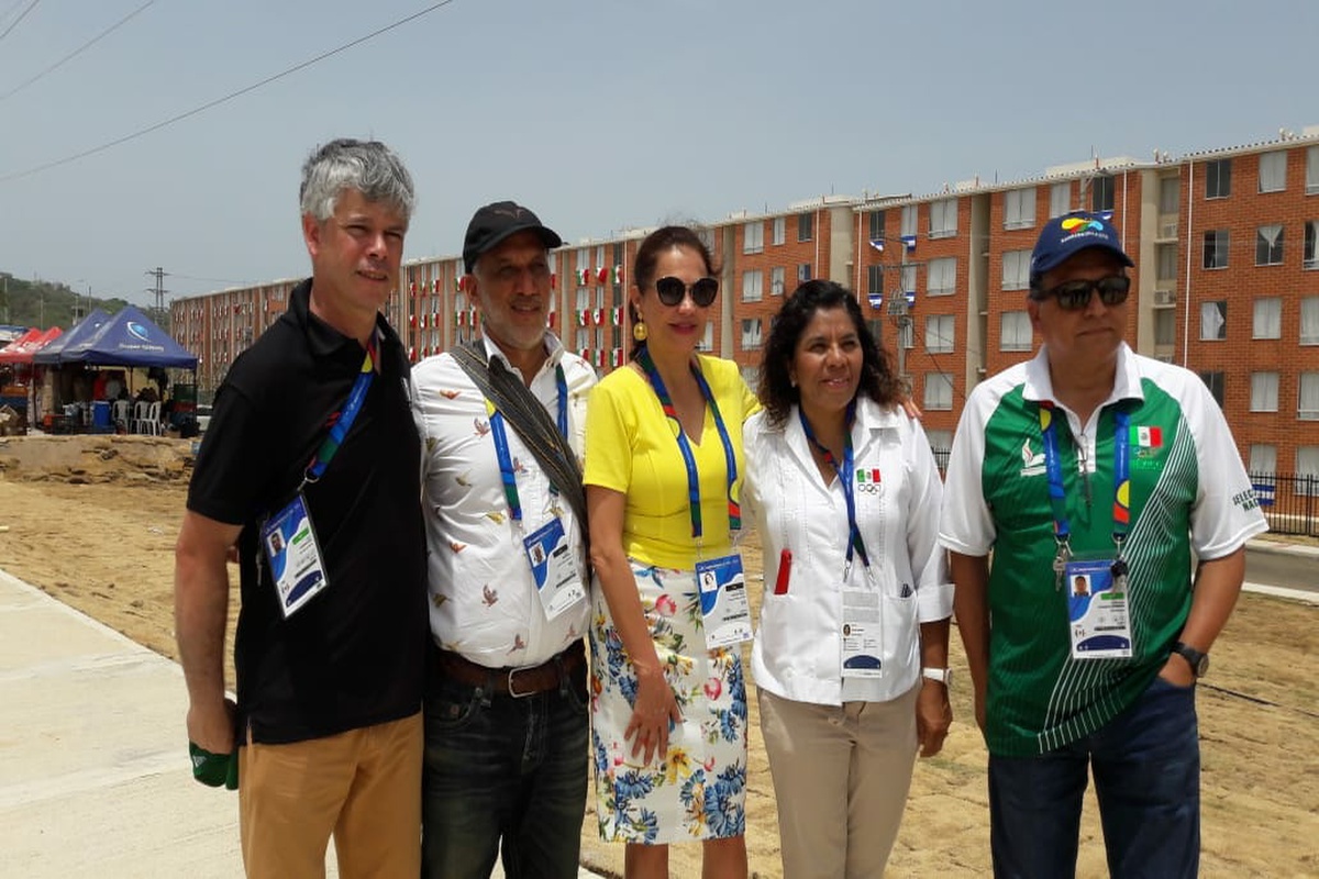 Visita embajadora a la delegación deportiva mexicana